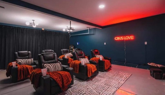 Findley BNB Game Room, Movie Theater, Sleeps 12