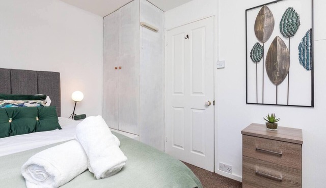 Findon House, 3 BR, Free Wifi, 10min from Gatwick airport, Findon House- Modern and Cosy 3BR