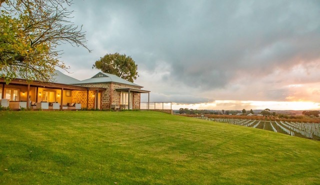 Fine Acres c 1890 Luxury Homestead - Vineyard Setting