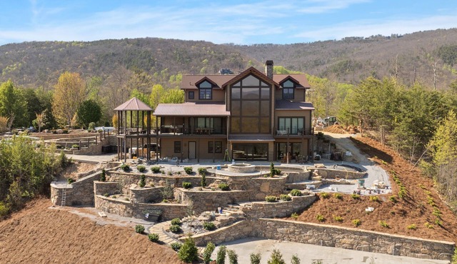 Fine As Wine ~ Resort Pool, Swim-Up Bar, Pickleball, Putt-Putt & Epic Views