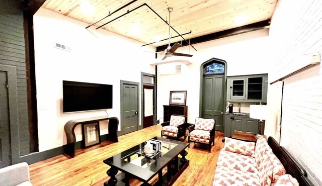 Fine Furniture Factory Luxury 2 Bedroom Apartment