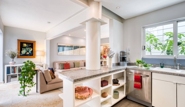 Fine Taste, Spacious, Family Friendly, 3-Bedroom Gem in the heart of Condesa