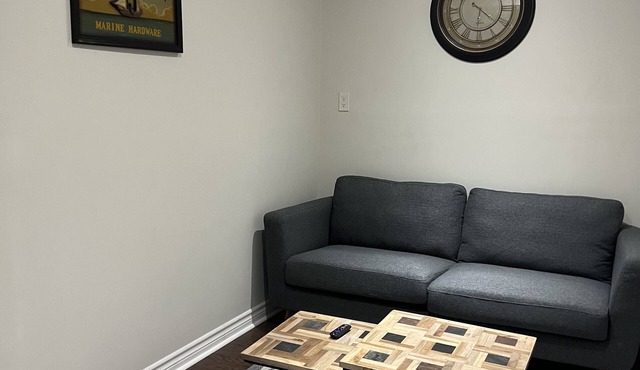 Finest BR Free Parking/Wifi TV Shared Suite