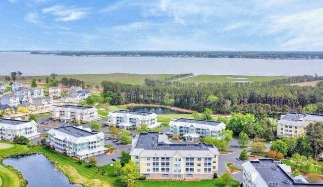 Finest on the Fairway - 3/2 Penthouse in the exclusive Peninsula Community