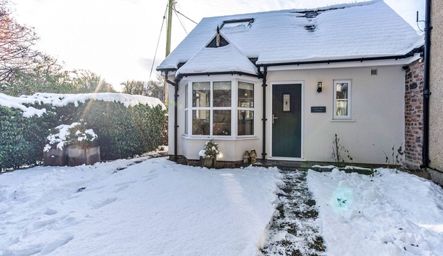 Finest Retreats | Cedar Tree Cottage