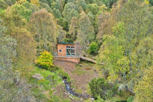 Finest Retreats - Cosagach Falls Cabin