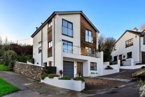 Finest Retreats - Lake View