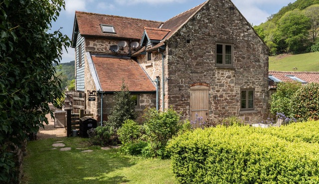 Finest Retreats | Monkey Maze - Exotic Animal Sanctuary