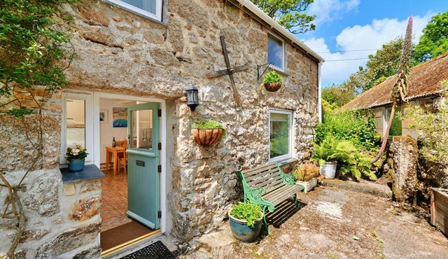 Finest Retreats | Waterside Cottage
