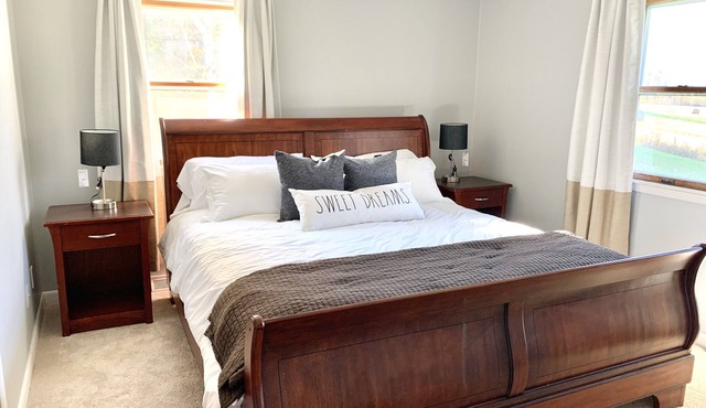 Finger Lakes Farmhouse Home, Dog Friendly, Close to Hiking, Wineries and more