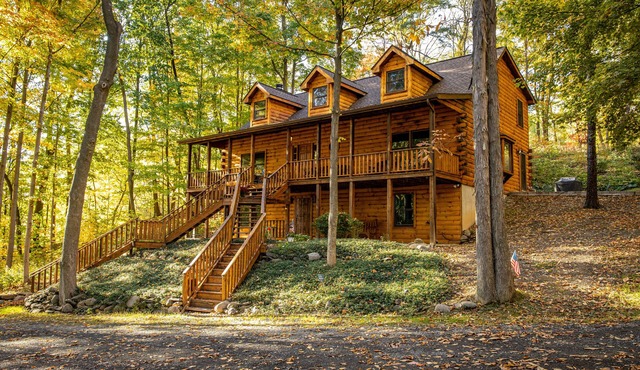 Finger Lakes Lodge overlooking Keuka Lake with 1st floor master bed & bath!
