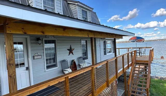 Finger Lakes Spectacular Cayuga Water Front Private & Super Clean! Best Location