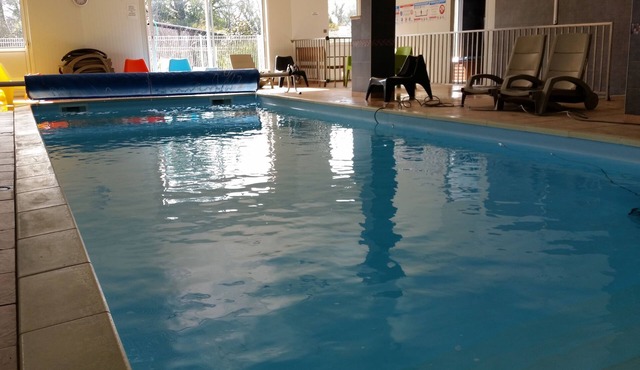 FINISTERE cottages for 13 people 200 m from the sea, heated pool and spa