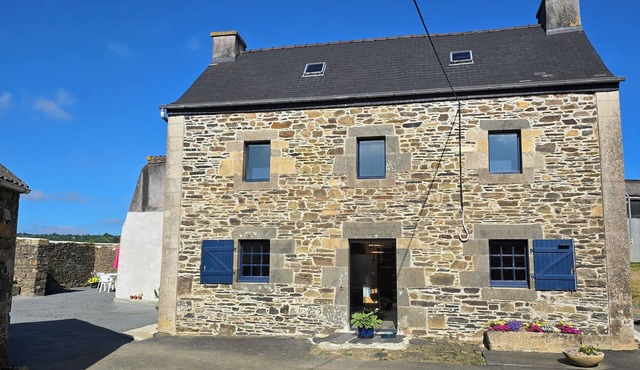 FINISTERE: QUIET HOUSE IN THE COUNTRYSIDE