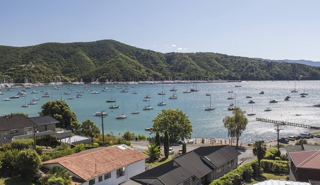 Finlay Waterfront - Waikawa Holiday Home