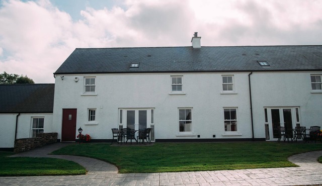 Finn accommodates up to 6 people