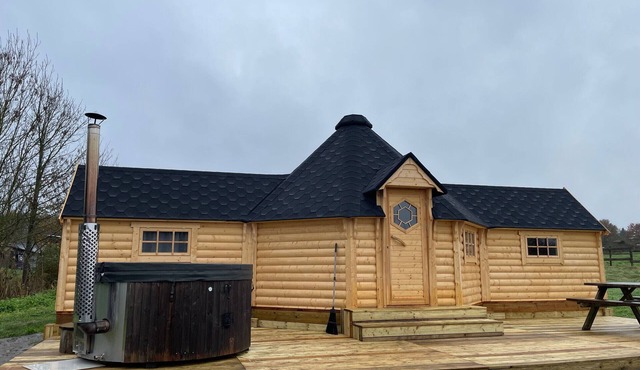 Finnish Kota with private Nordic bath and educational farm