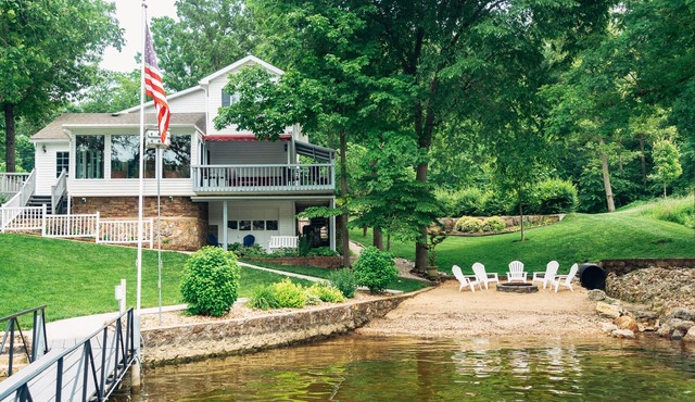 Finn Inn, Lake of the Ozarks, lakefront home with beach, quiet cove