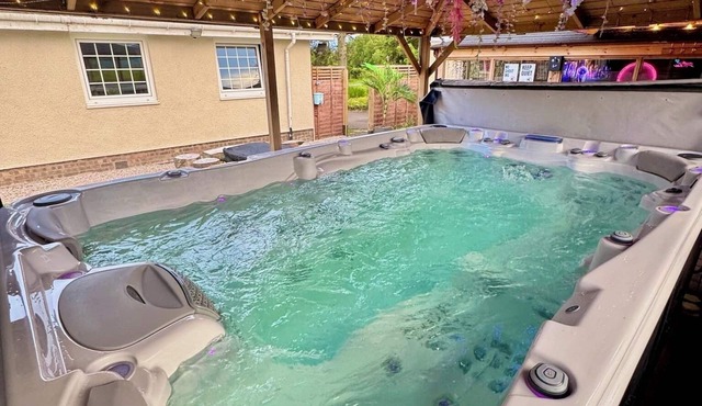 FINN VILLAGE Mountain View Cottage Garden & XXL HOT TUB