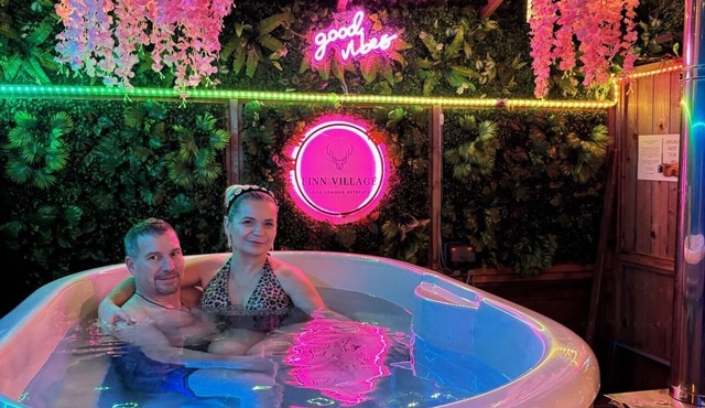 FINN VILLAGE Sunset Glamping Pod Private HOT TUB VIP Lounge