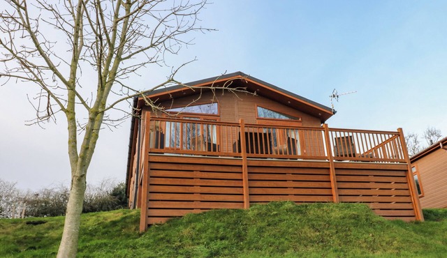 FINNBARS LODGE, pet friendly, with a garden in Richmond