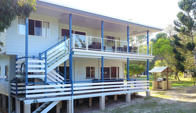 Fins - Happy Valley, Fraser Island - 5 Bedroom | 4 Bath | 2 Kitchen | Free WiFi