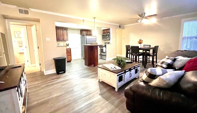 Fins Up in Oxford❤️❤️❤️ 3 bed/2 bath condo