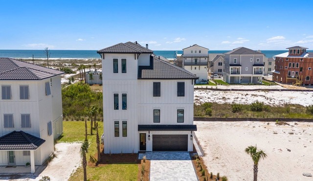 Fins with Benefits: New Build, Beach Views, Outdoor Games, Hot Tub, Pet Friendly
