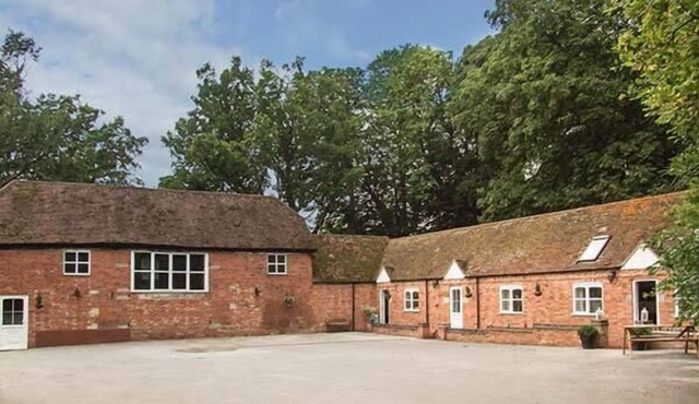 FINWOOD COTTAGE 1, romantic, character holiday cottage in Rowington