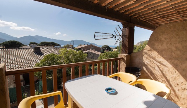Fior du Mare 80m from the beach – View of the sea and mountains, private terrace, A/C and Wi-Fi