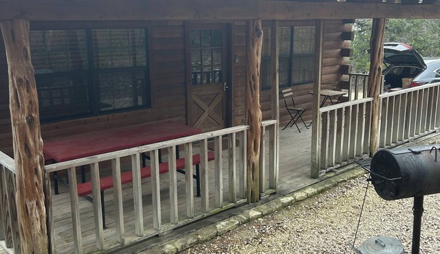 "Fir Deer Life" 2-bedroom 1 bath cabin 2 in cool Concan with WiFi, AC