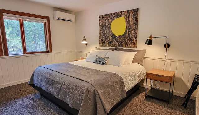 Fir - king bedroom with couch at The Inn At Mazama