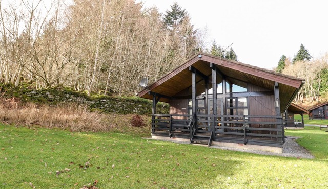 FIRBUSH LODGE, pet friendly, character holiday cottage in Killin