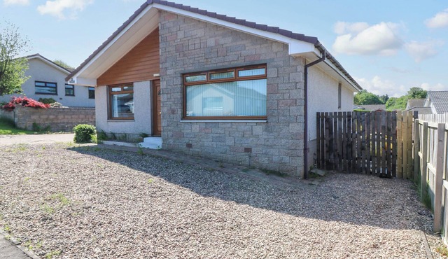 FIRCROFT, pet friendly, character holiday cottage in Errol