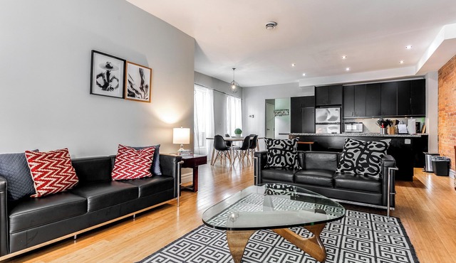 Fire It Up In Little Italy 3 Bedrooms And Fireplace