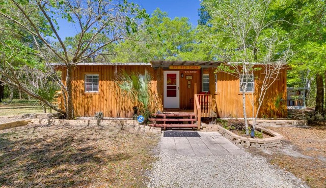 Fire Pit and Boat Dock Peaceful Dunnellon Cabin!
