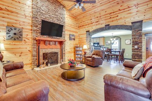 Fire Pit and Game Room Lakefront Escape in Trenton!