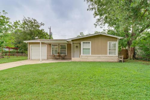 Fire Pit and Grill Victoria Home Near Downtown
