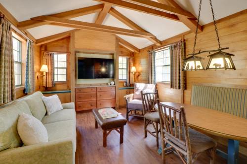 Fire Pit and Lake Access Cabin Retreat in Heflin