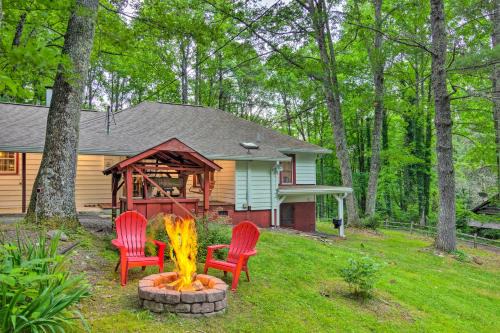 Fire Pit and Porch! Rustic Linville Falls Cottage
