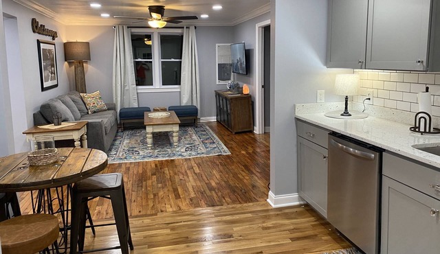 Fire Pit -Base of Lookout Mtn -10 minutes to Chattanooga -5 minutes The Venue -High speed internet