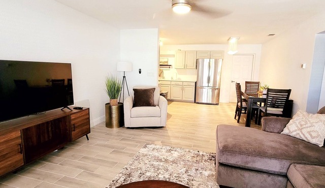 Fire Pit & BBQ Modern Home- Perfect Vacation.66