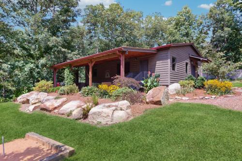 Fire Pit Cabin Near Cloudland Canyon State Park