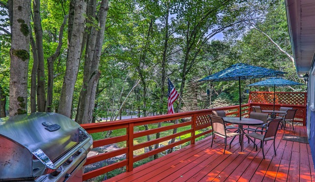 Fire Pit & Community Perks: Blakeslee Cottage!