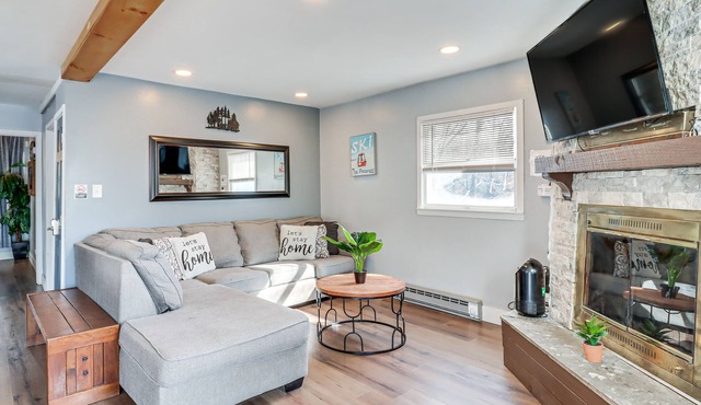 Fire Pit + Game Room: Spacious Poconos Retreat!