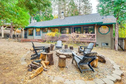 Fire Pit, Gazebo & Grill: Family Cabin in Arnold!