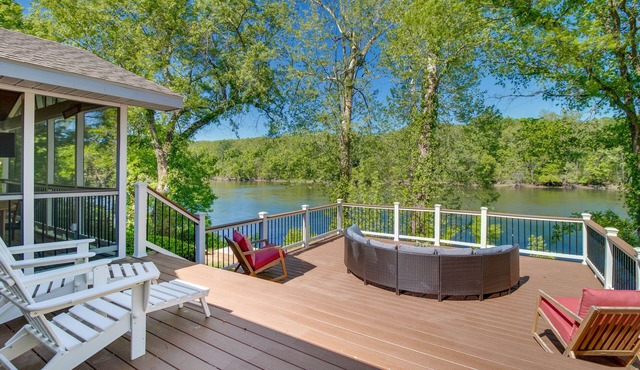 Fire Pit & Grill: Riverfront Home in Arkansas!
