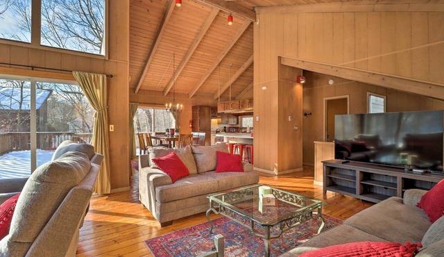 Fire Pit & Grill: Lakefront Poconos Cottage!