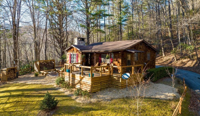 Fire Pit, Grill, & Views: Cashiers Getaway!