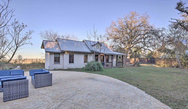 Fire Pit & Hill Country Views! Castroville Cottage